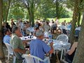 Le repas sous les arbres